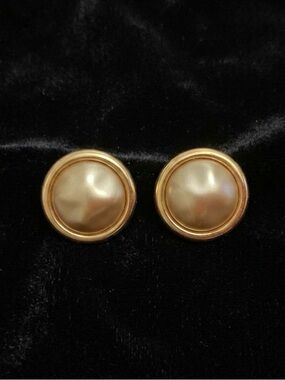 #308 Vintage Les Bernard Gold-tone Large Round Clip-on Earrings